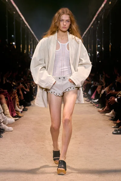 Look 10